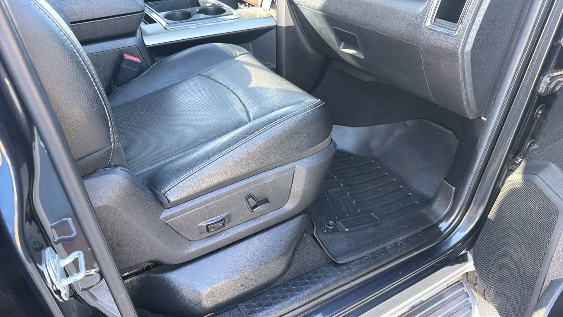 Used 2013 RAM 3500 Laramie AWD/4WD image 75