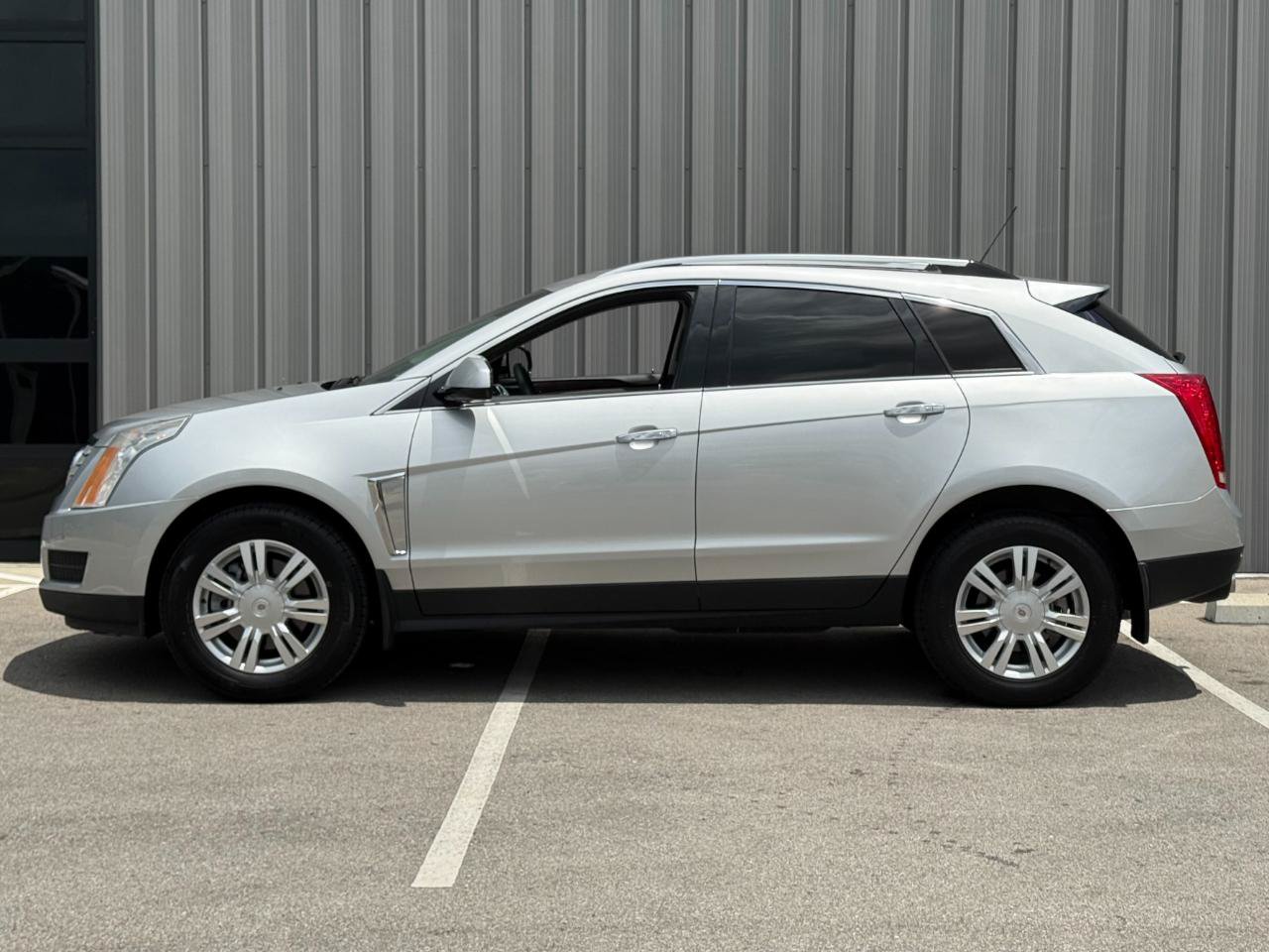 Used 2016 Cadillac SRX Luxury w/ Driver Awareness Package FWD image 8