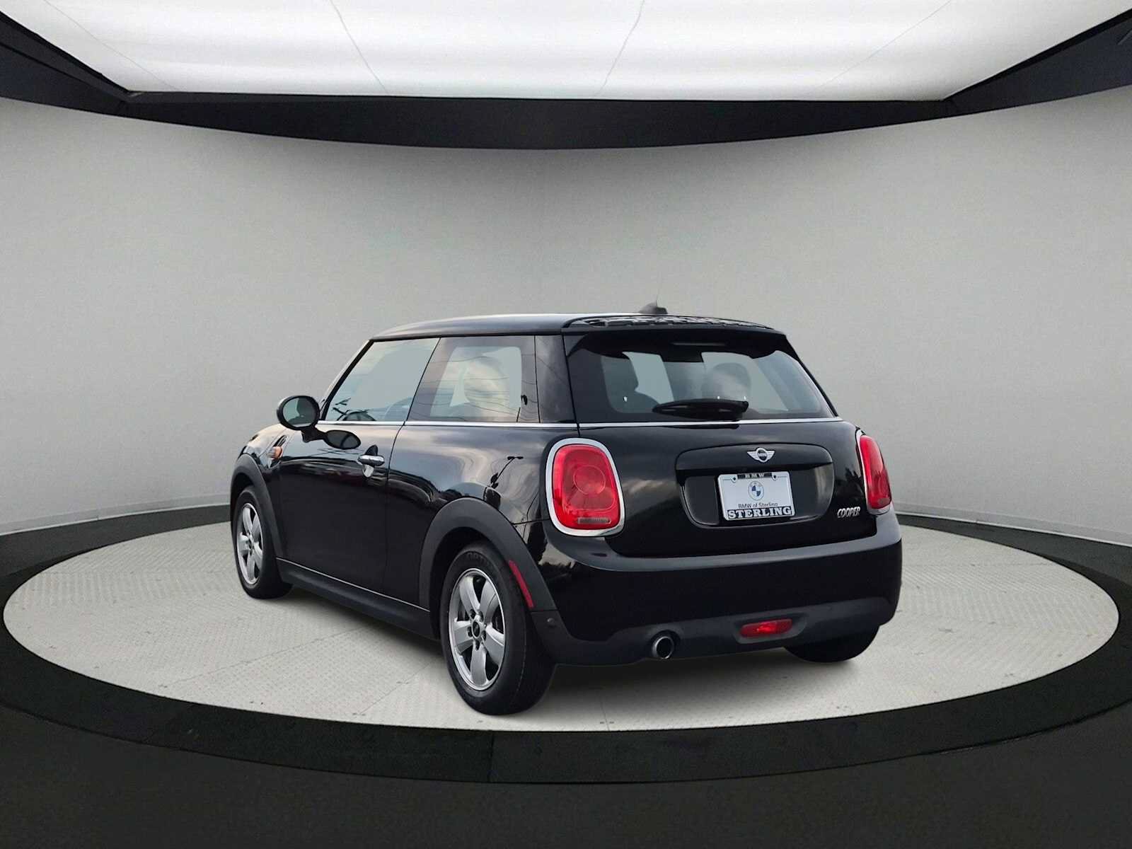 Used 2018 MINI Cooper 2-Door Hardtop FWD image 6