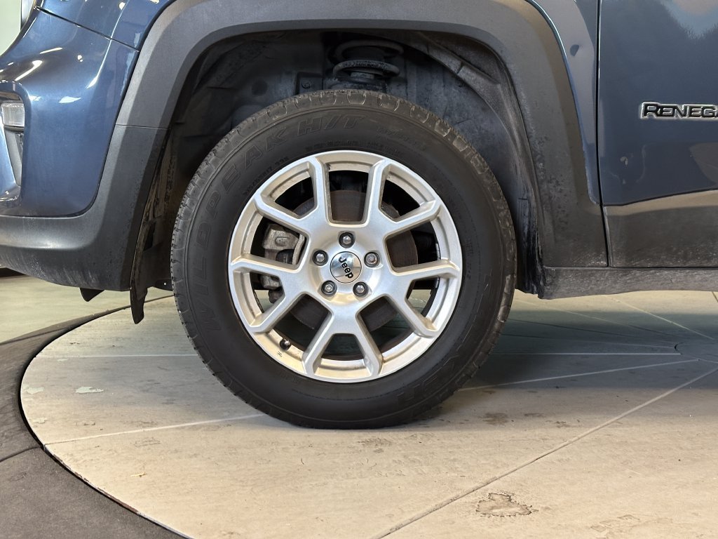 Used 2023 Jeep Renegade Latitude AWD/4WD image 24