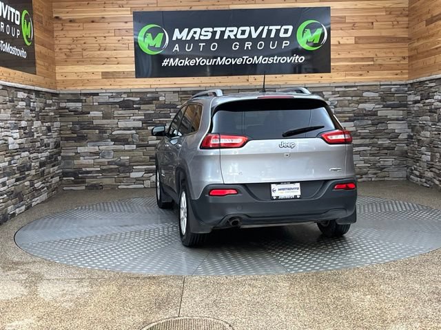 Used 2017 Jeep Cherokee Latitude w/ Cold Weather Group AWD/4WD image 10