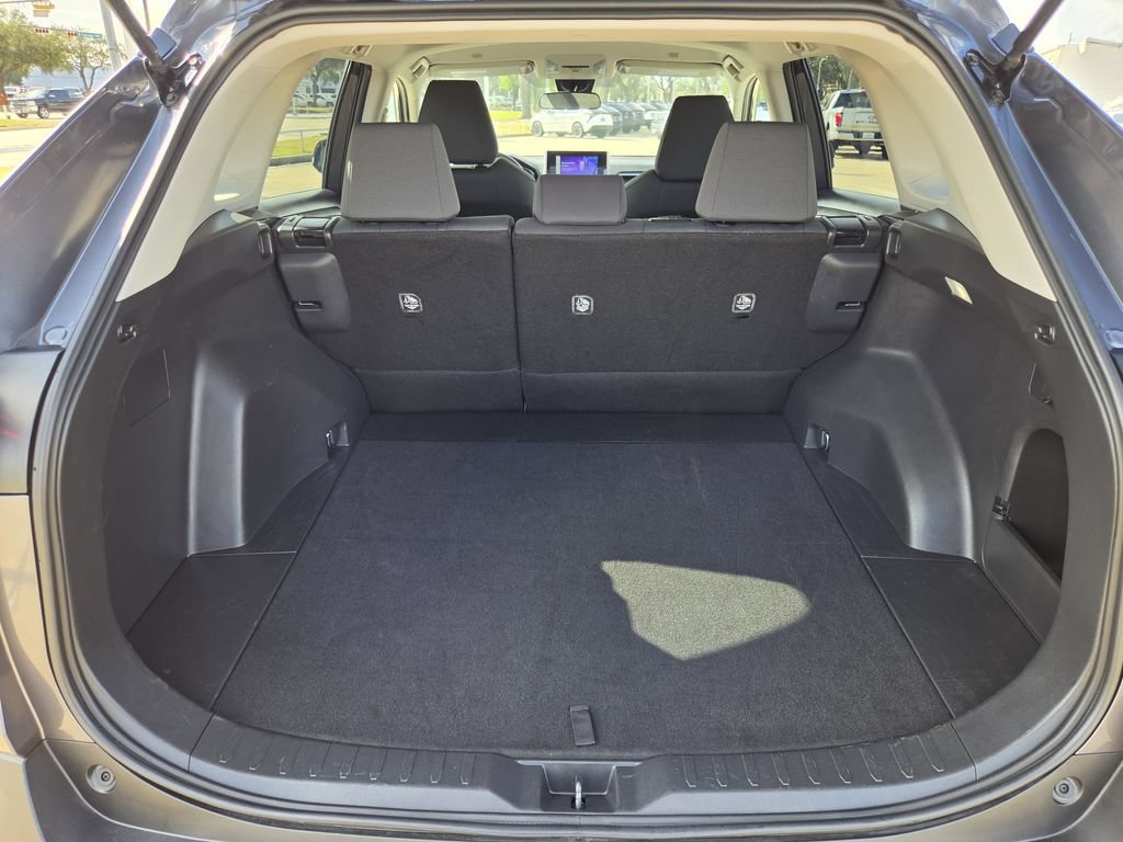 Used 2025 Toyota RAV4 XLE FWD image 30