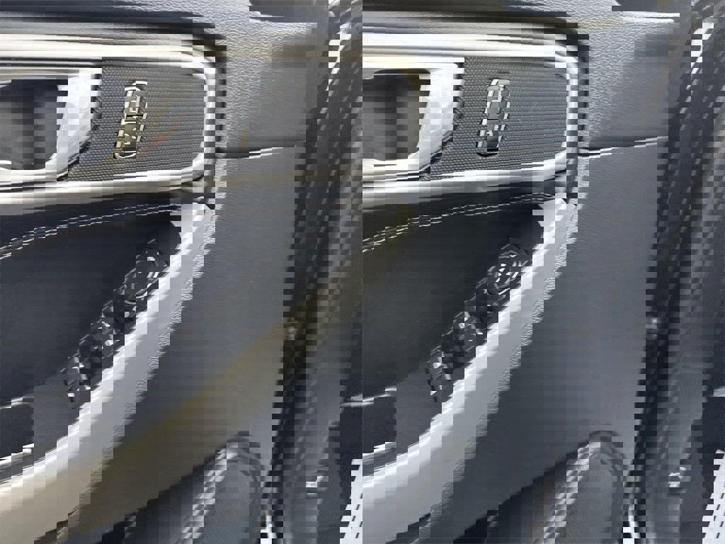 Used 2022 Ford Explorer XLT w/ Equipment Group 202A image 16