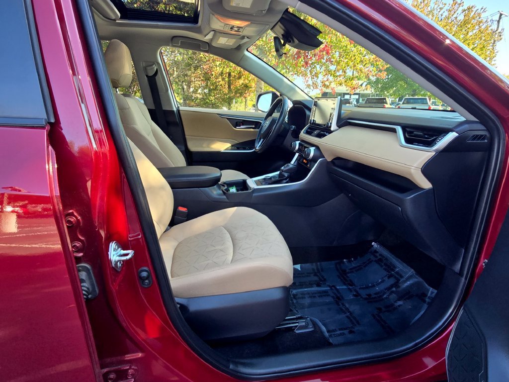 Certified 2019 Toyota RAV4 XLE w/ Convenience Package AWD/4WD image 12