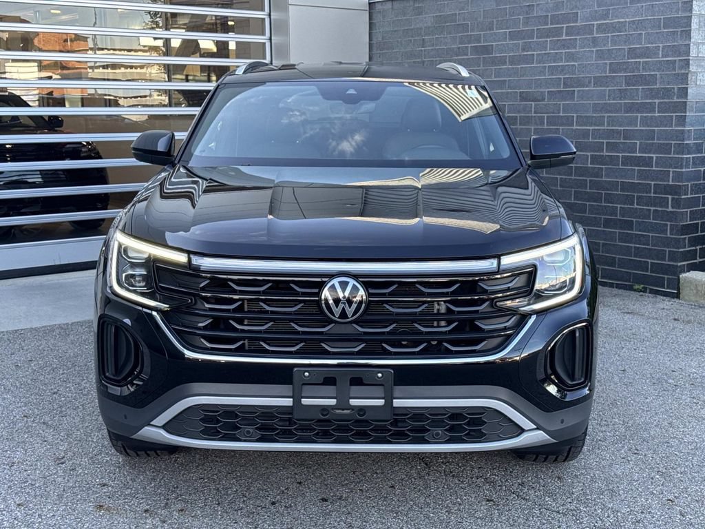 Used 2024 Volkswagen Atlas Cross Sport SE AWD/4WD image 2