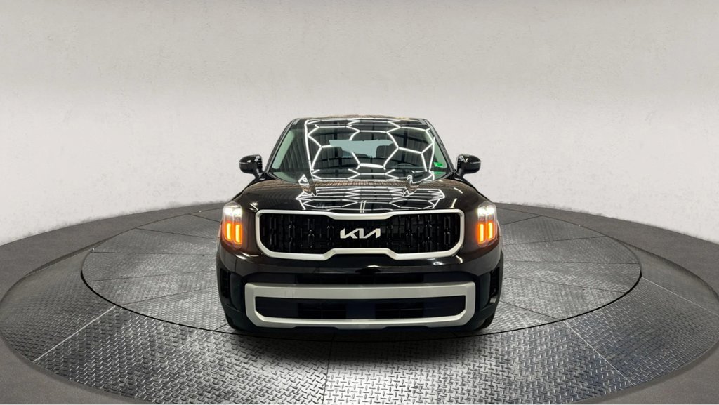 Used 2024 Kia Telluride LX image 3