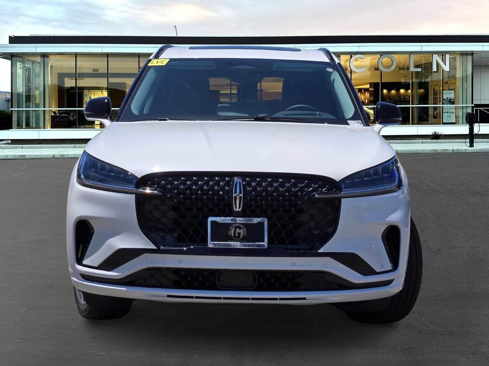 New 2026 Lincoln Aviator AWD image 2