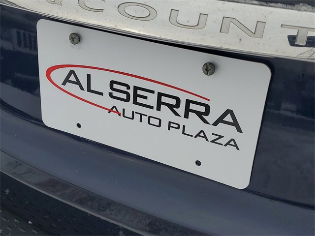 Used 2015 Chrysler Town & Country Touring-L w/ Driver Convenience Group image 6