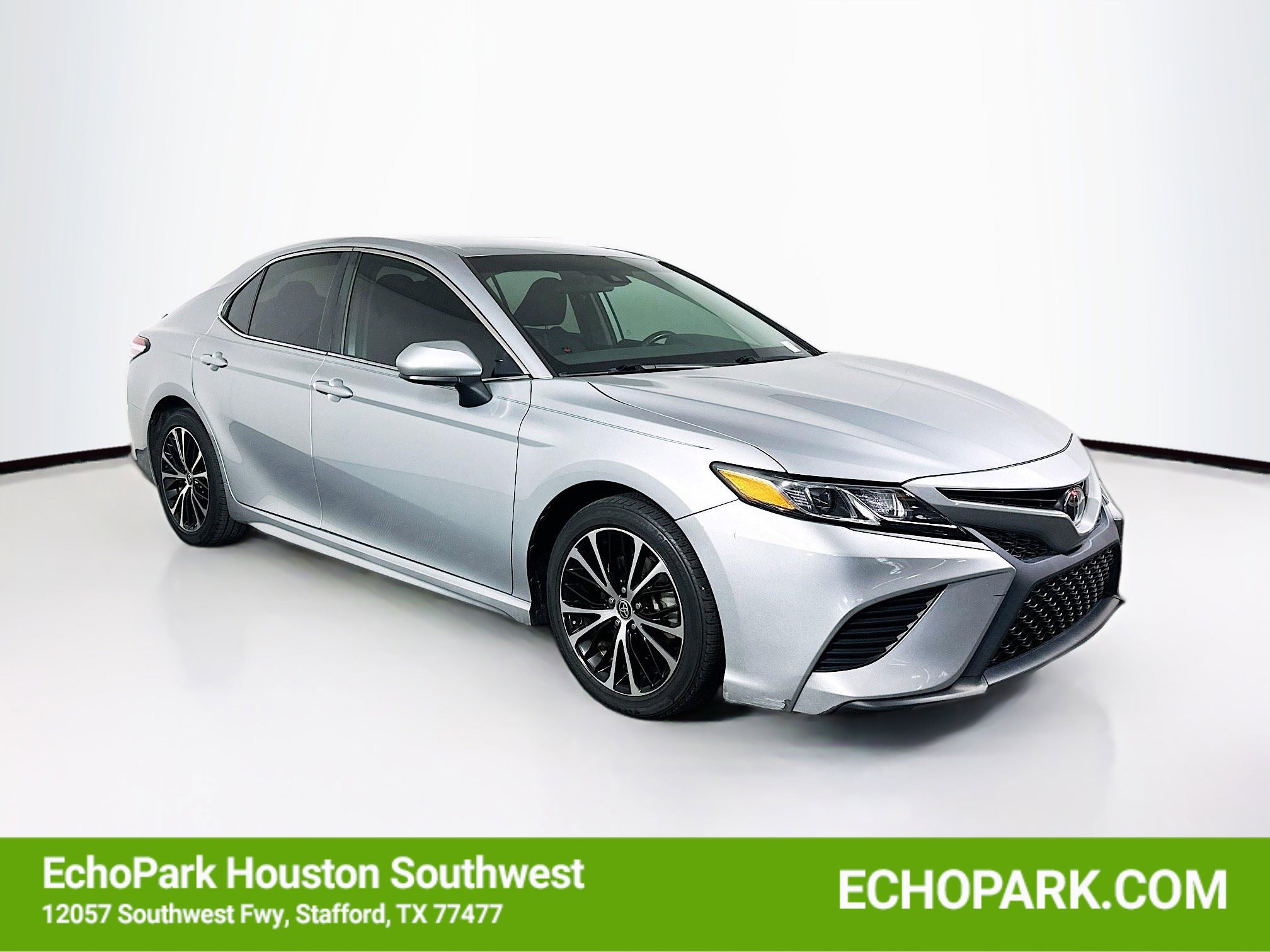 Used 2020 Toyota Camry SE FWD image 1