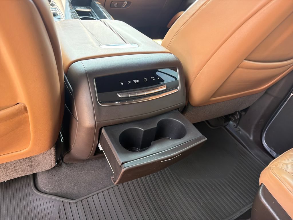 Used 2021 Cadillac Escalade Premium Luxury AWD/4WD image 36