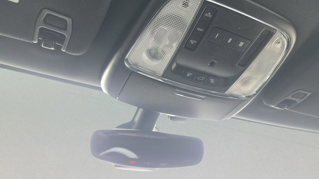 Used 2018 Jeep Grand Cherokee Altitude image 20