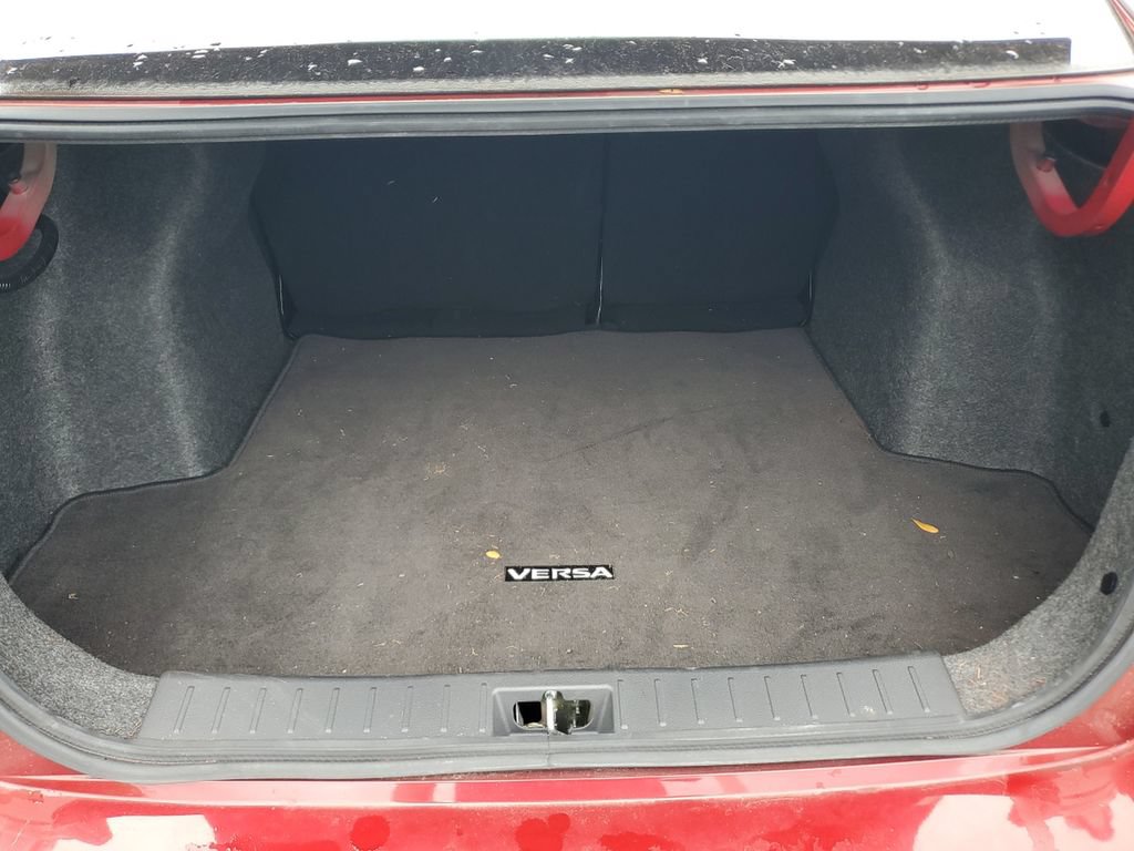Used 2020 Nissan Versa SV FWD image 9