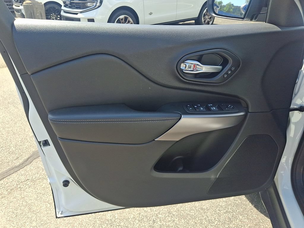 Used 2022 Jeep Cherokee Limited AWD/4WD image 12