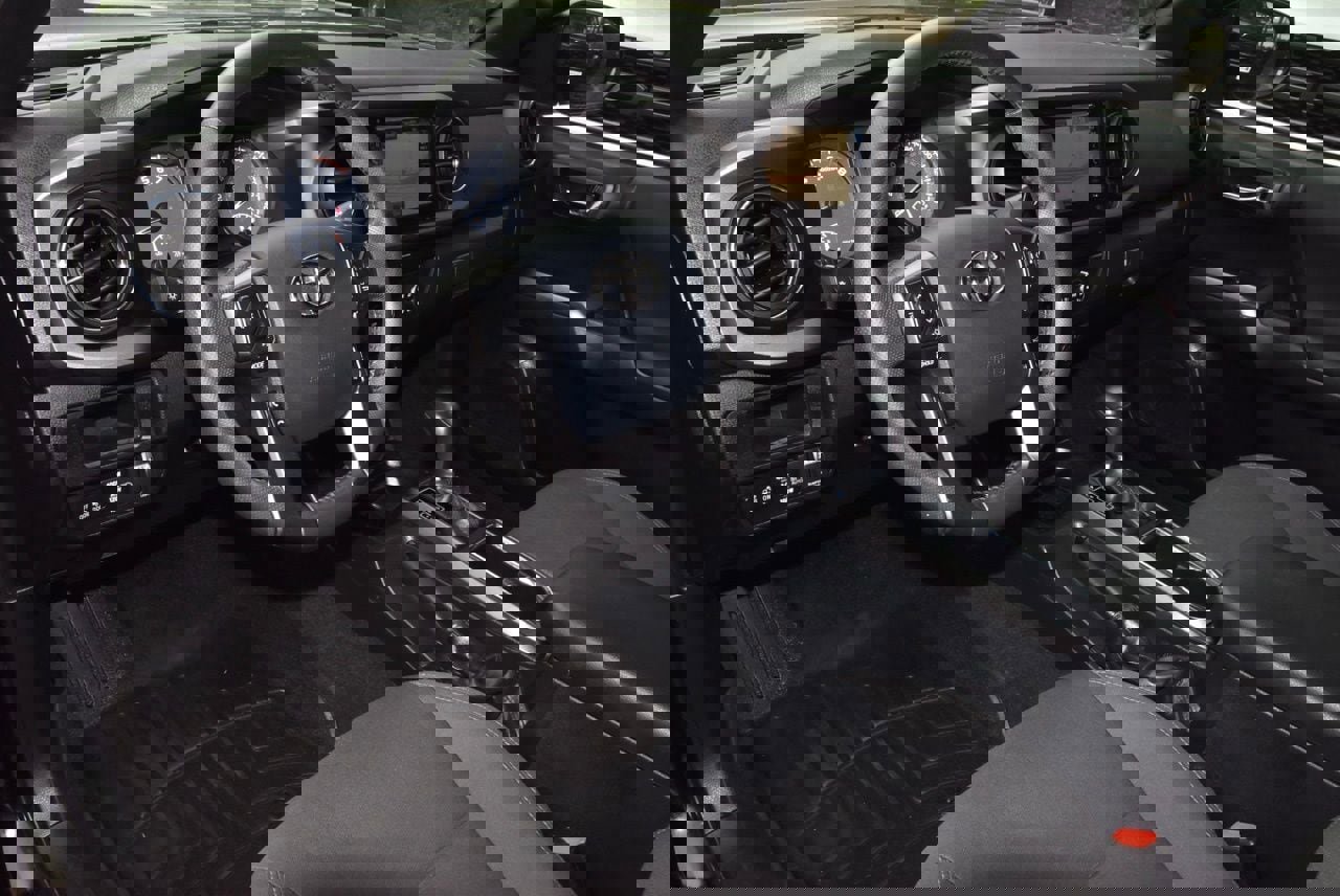 Used 2019 Toyota Tacoma TRD Sport w/ Technology Package image 31