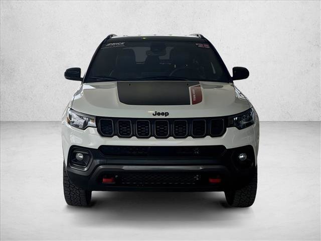 Used 2025 Jeep Compass Trailhawk image 7