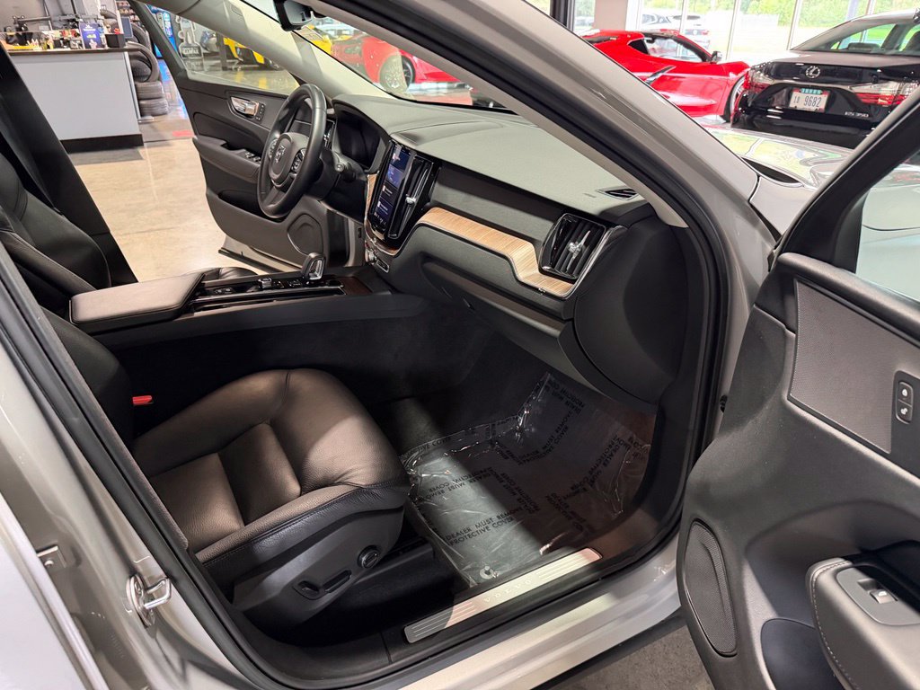 Used 2023 Volvo XC60 B5 Plus w/ Climate Package AWD/4WD image 22