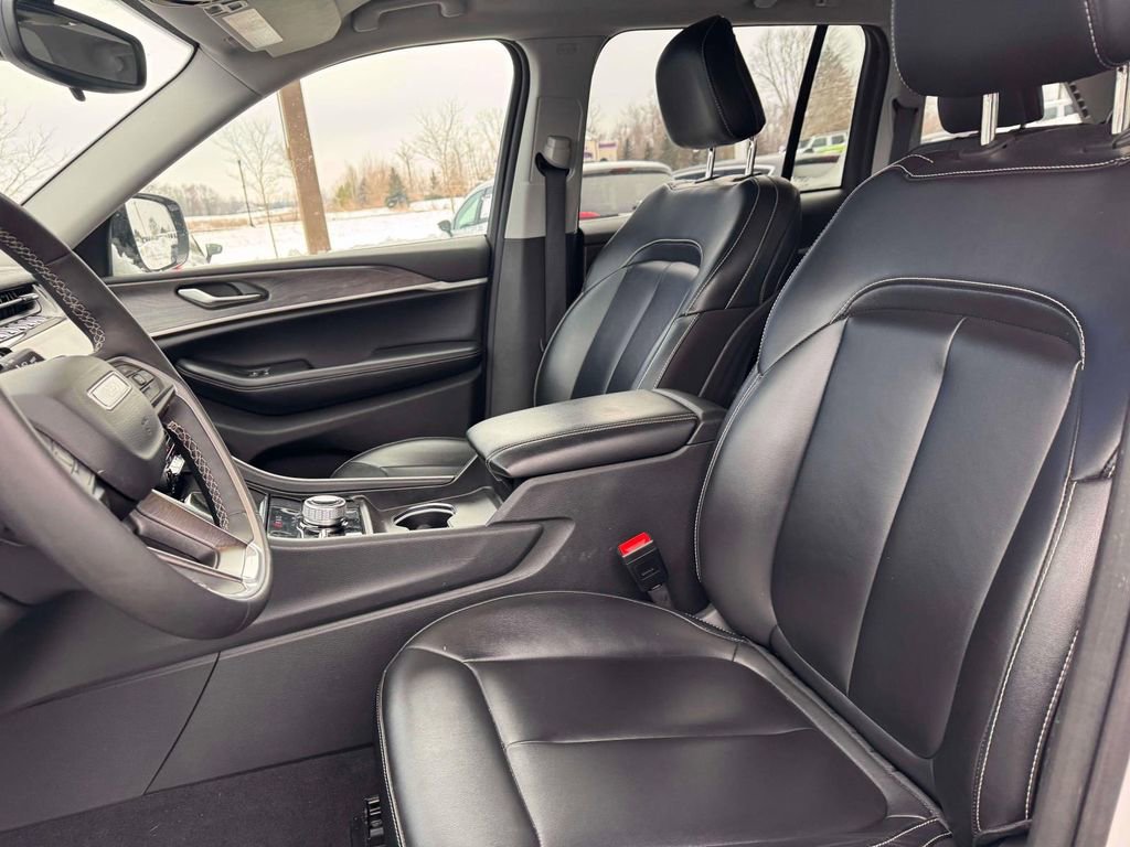 Used 2024 Jeep Grand Cherokee Limited image 12