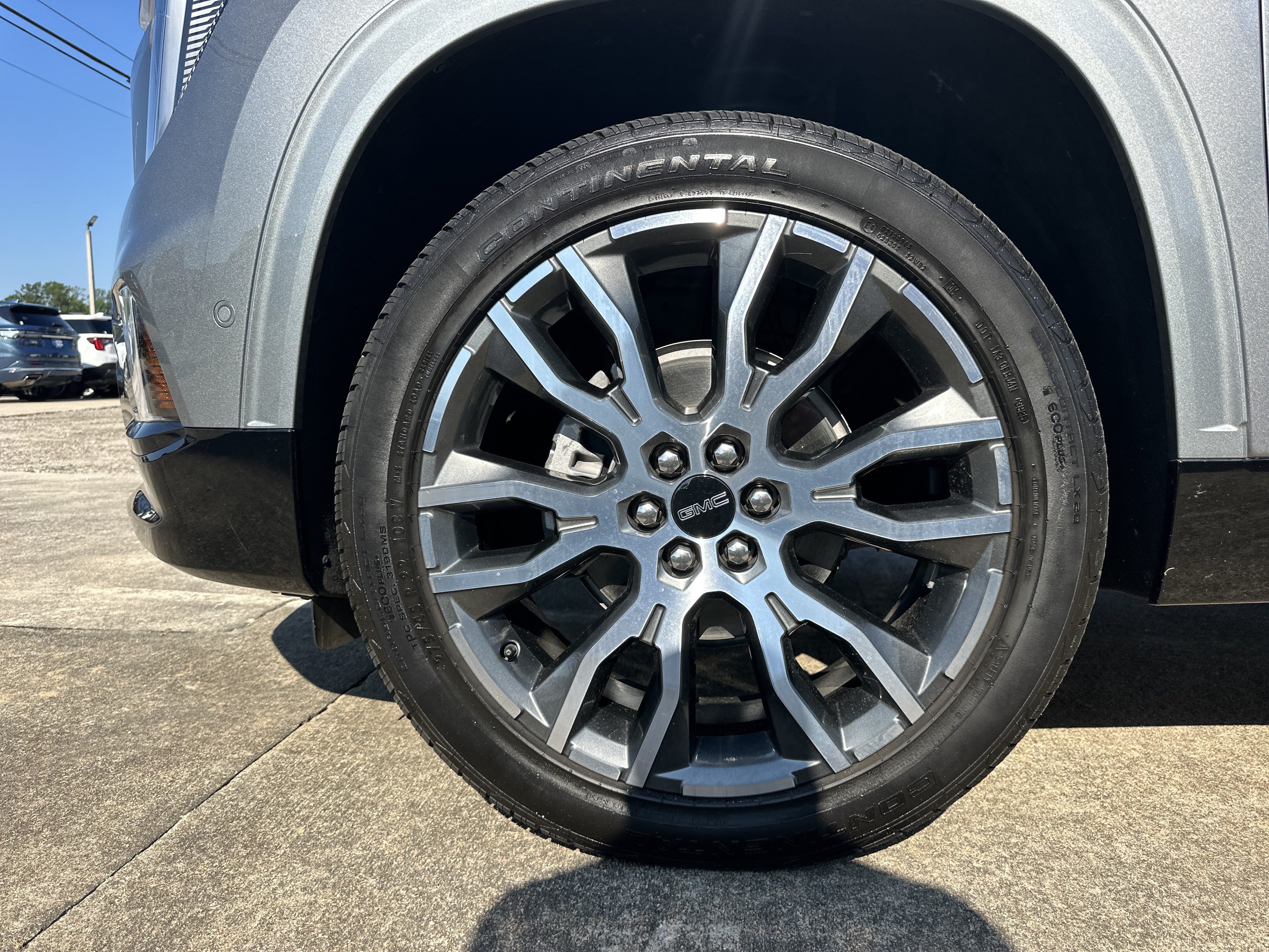 Certified 2026 GMC Acadia Denali Ultimate w/ LPO, All-Weather Package AWD/4WD image 12