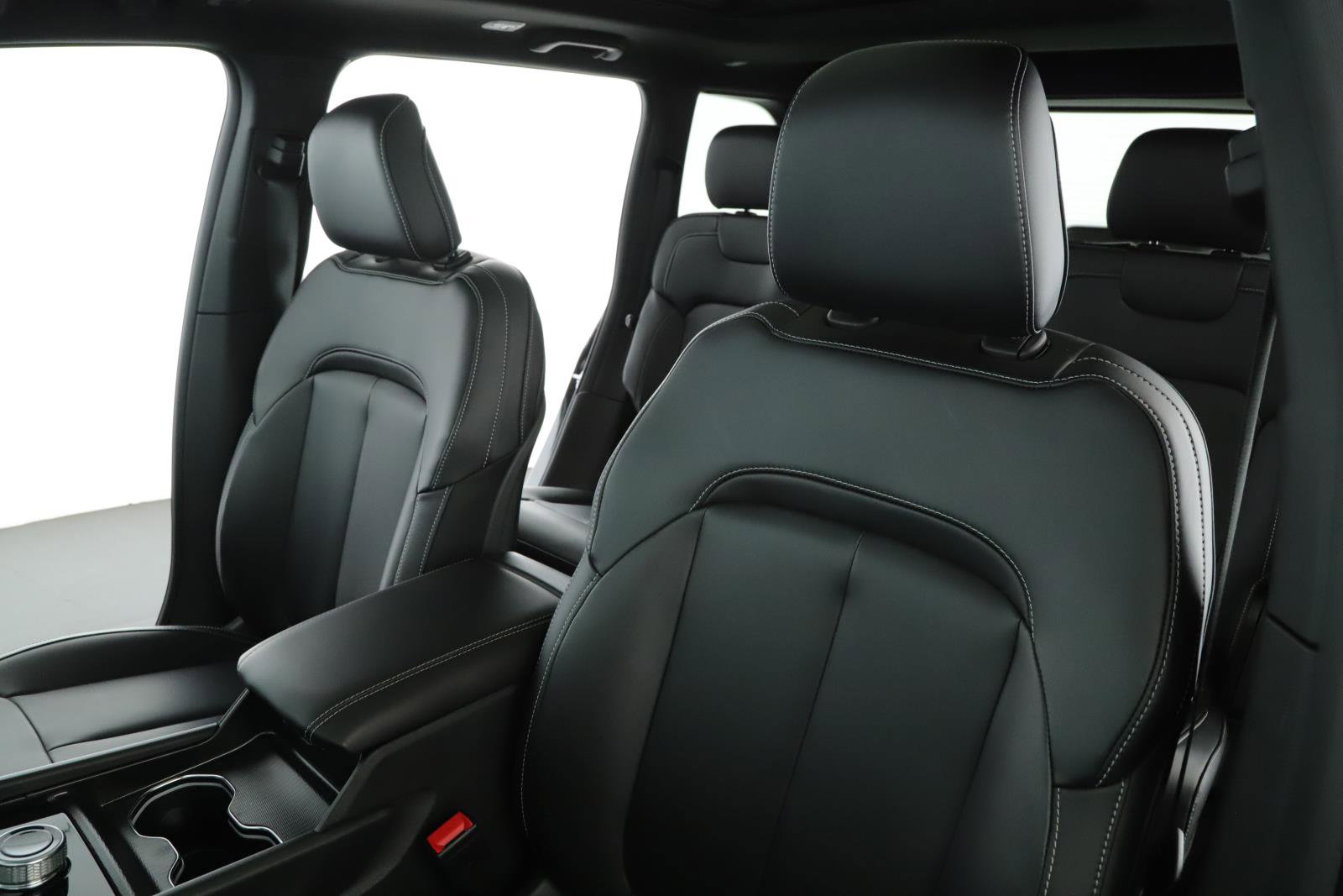 New 2026 Jeep Grand Cherokee Limited w/ Limited Altitude Package image 4