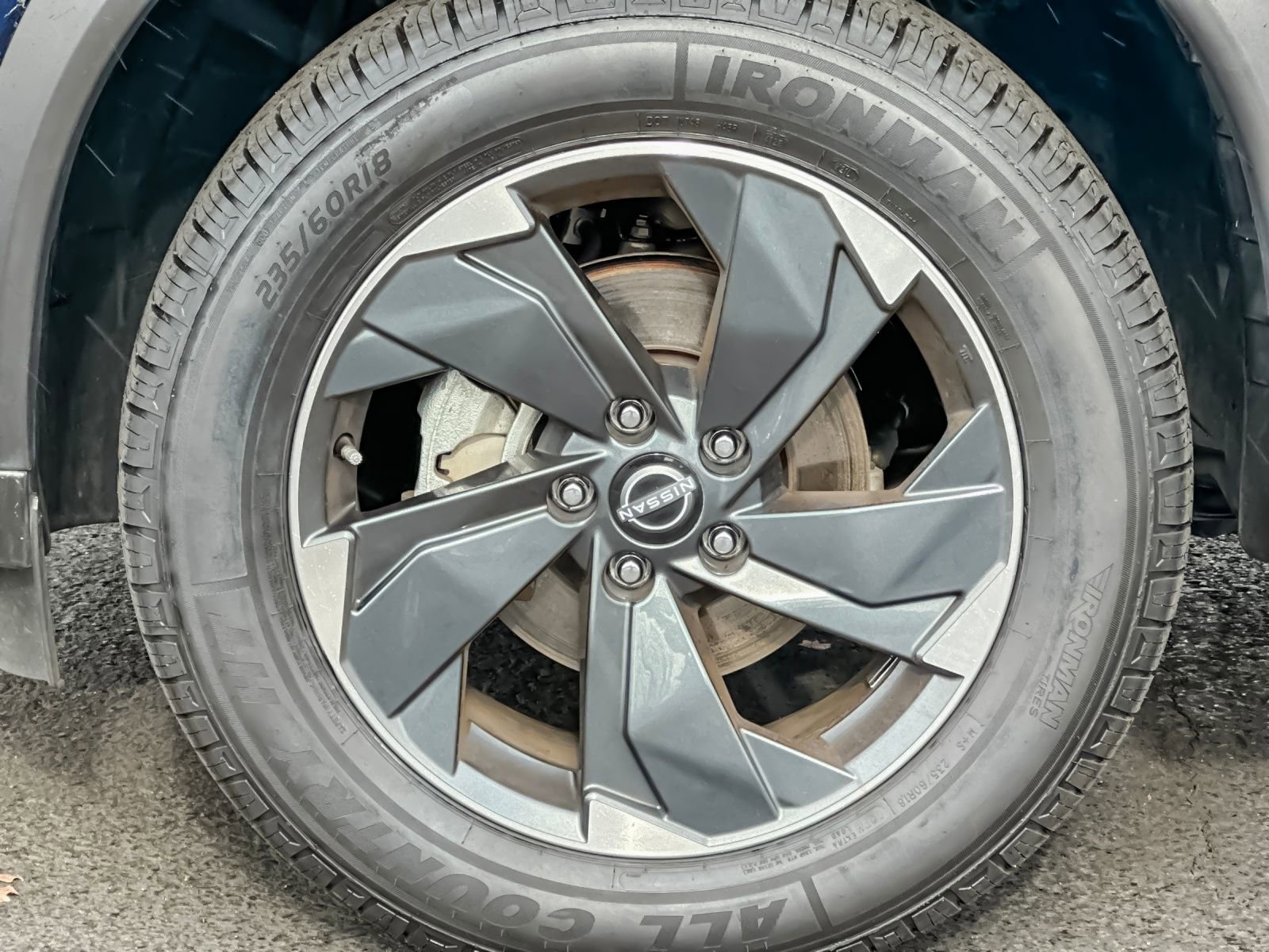 Used 2024 Nissan Rogue SV image 25