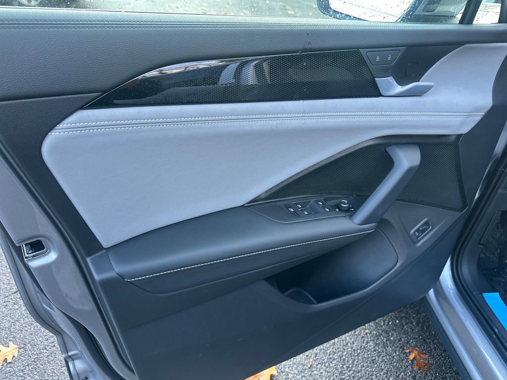 New 2025 Volkswagen Tiguan SE image 5