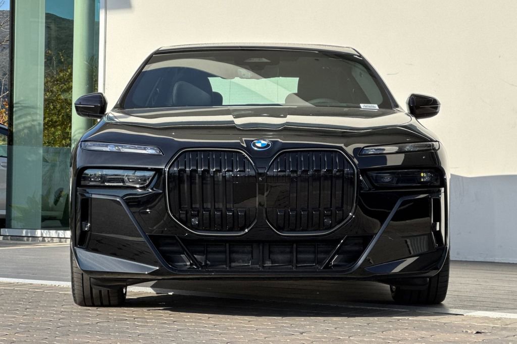New 2026 BMW i7 xDrive60 w/ Executive Package image 8