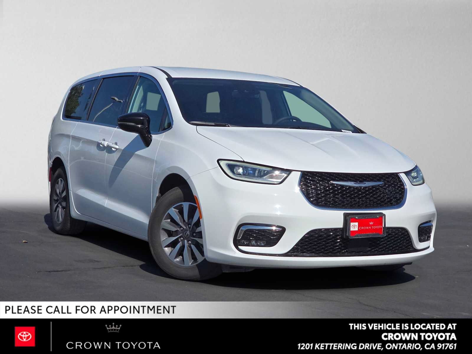 Used 2024 Chrysler Pacifica Limited FWD image 1