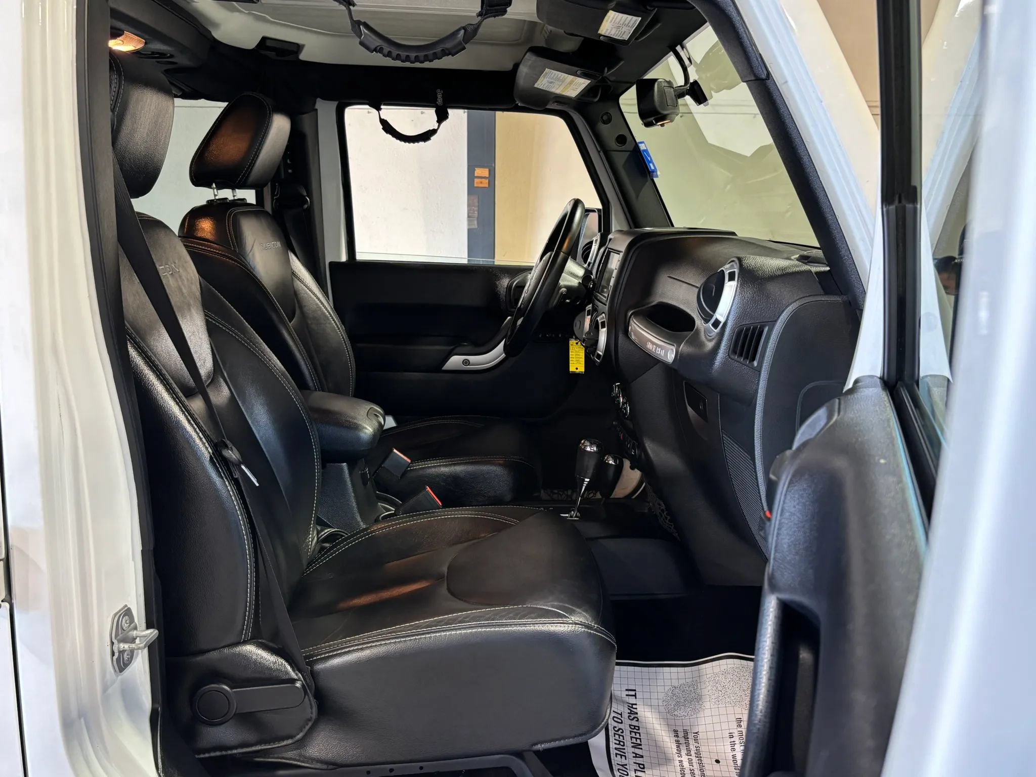 Used 2015 Jeep Wrangler Unlimited Rubicon w/ Connectivity Group AWD/4WD image 13