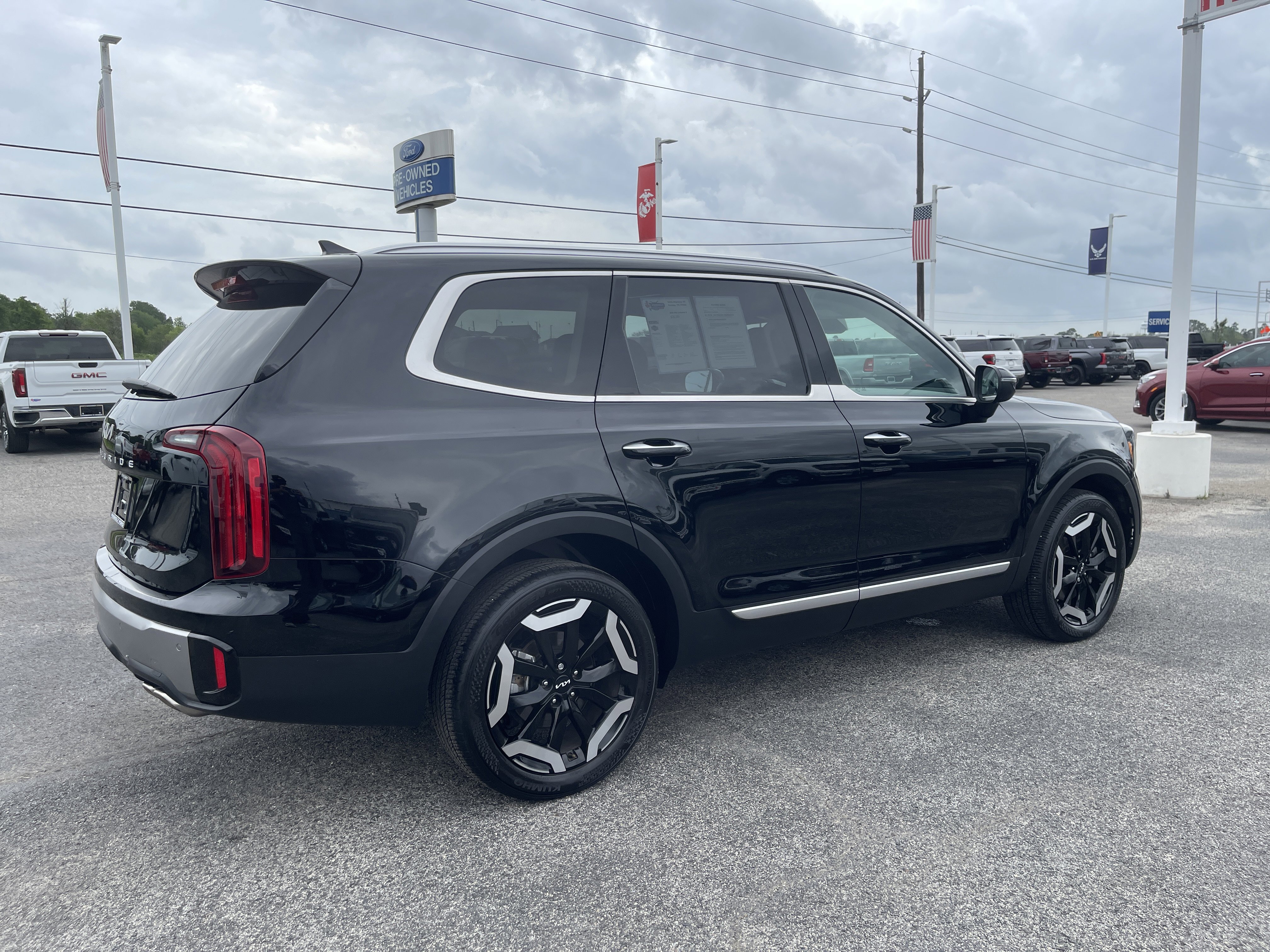 Used 2025 Kia Telluride S image 2