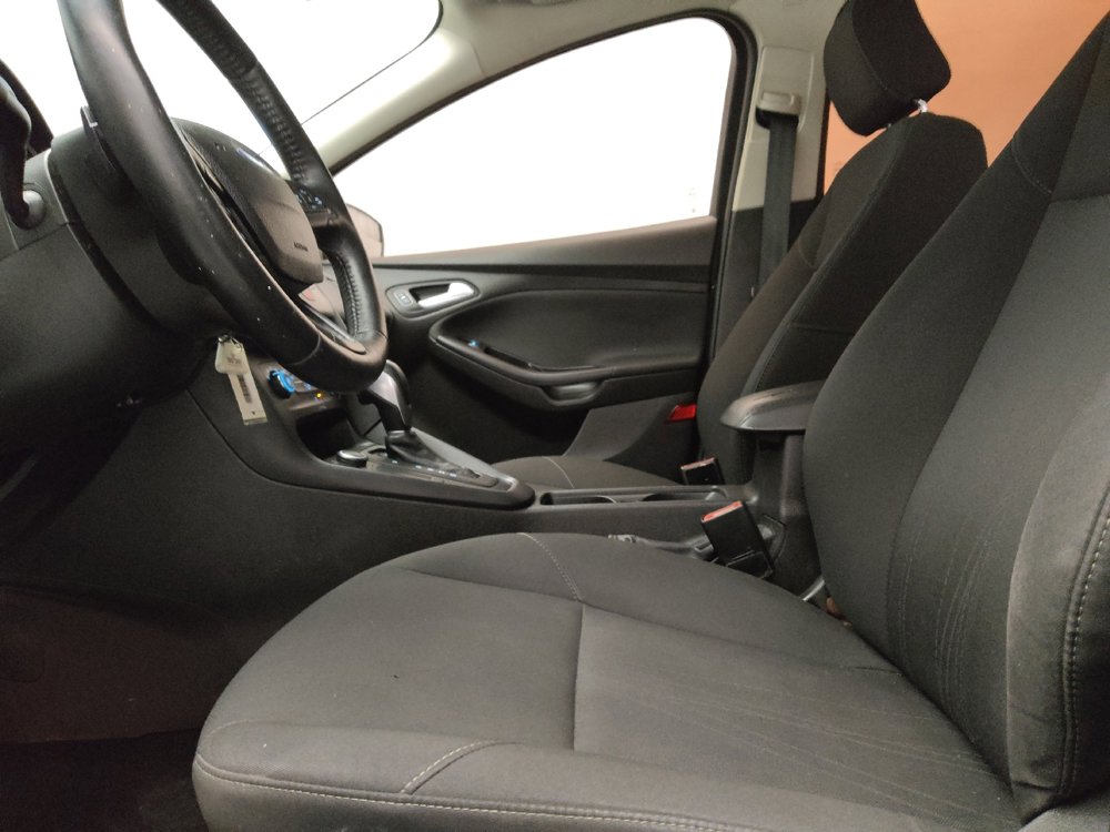 Used 2015 Ford Focus SE w/ SE Sport Package image 17