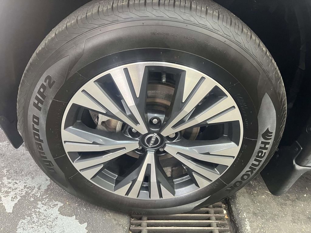Used 2023 Nissan Rogue SV image 10