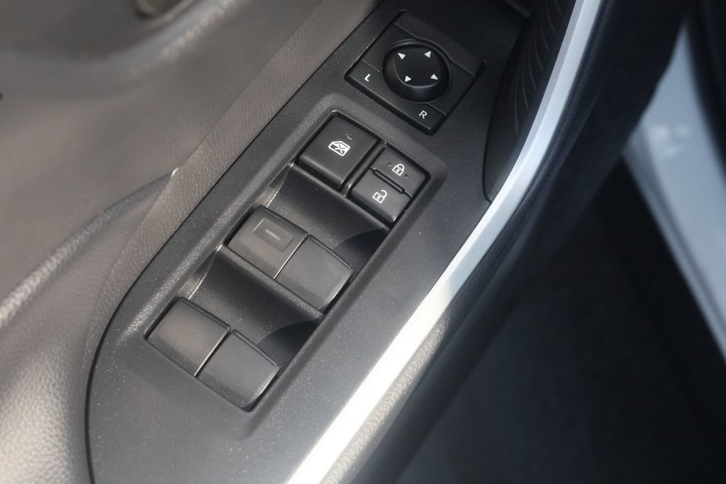 Used 2023 Toyota RAV4 LE AWD/4WD image 12