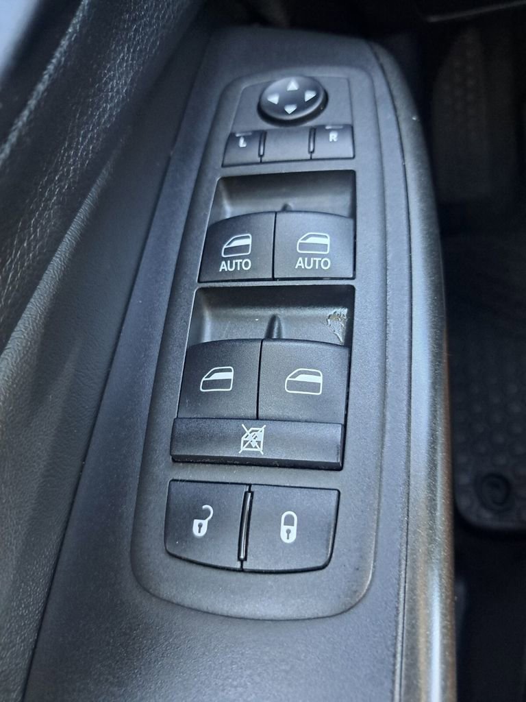 Used 2021 Jeep Cherokee Trailhawk image 16