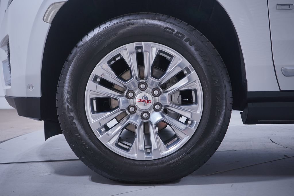 Used 2024 GMC Yukon Denali w/ Advanced Technology Package image 2
