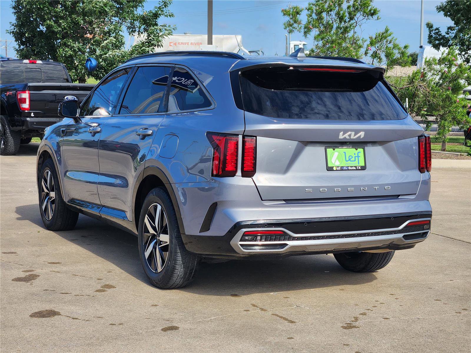 Used 2022 Kia Sorento S w/ Panoramic Sunroof Package FWD image 5