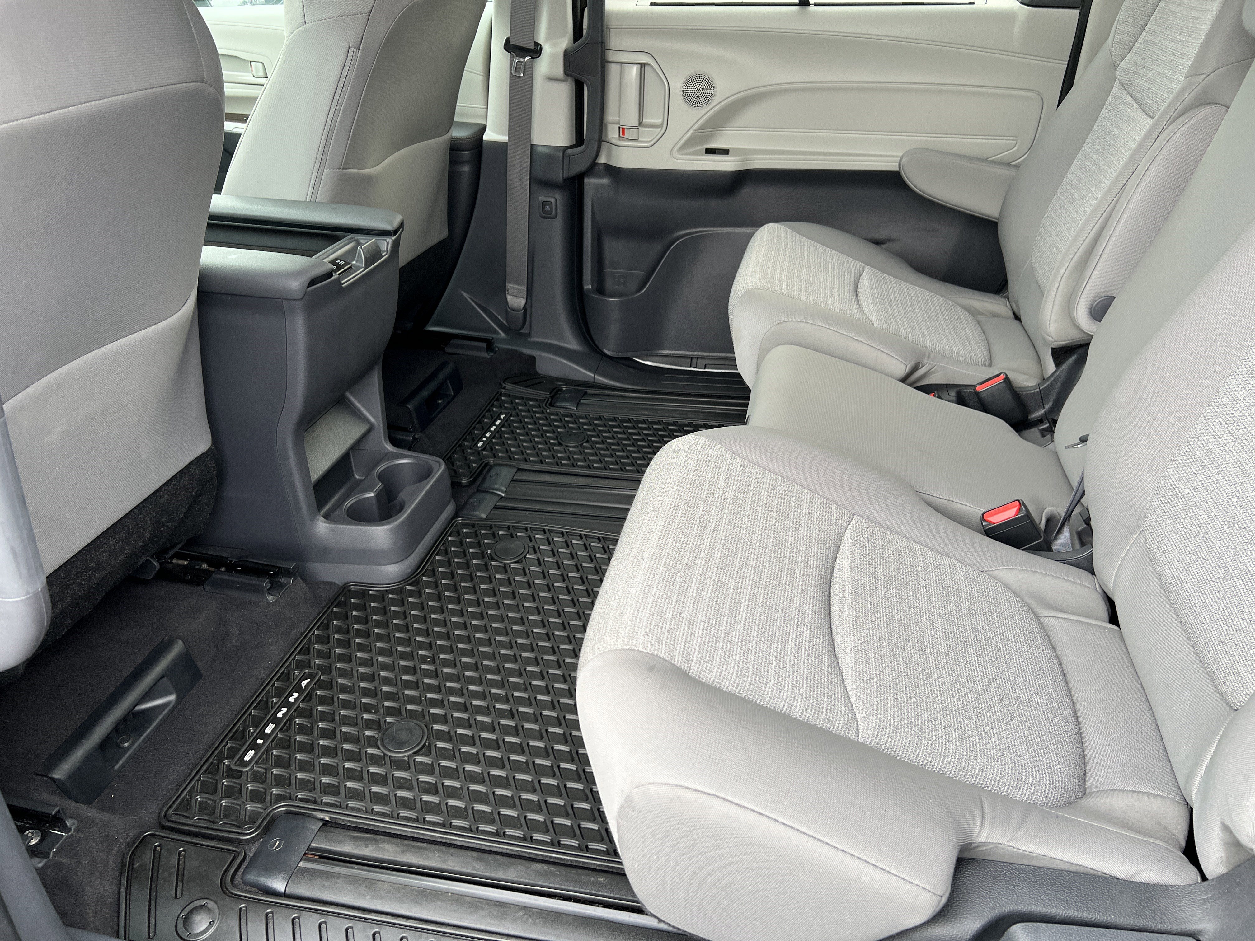 Used 2024 Toyota Sienna LE image 14