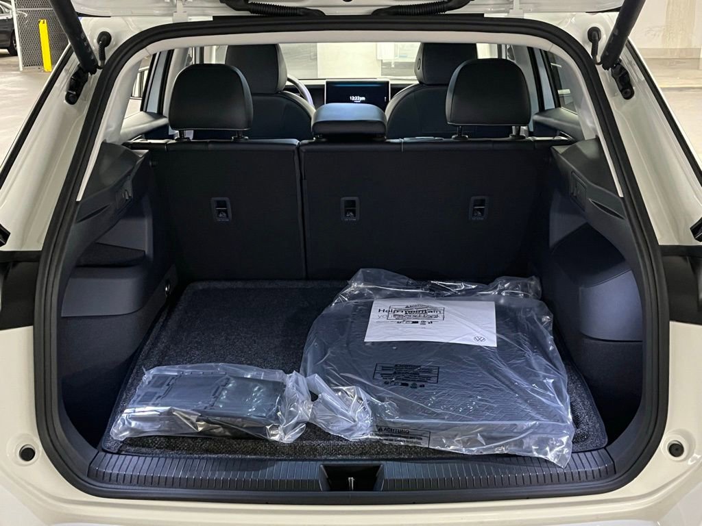 New 2026 Volkswagen Tiguan SE FWD image 37