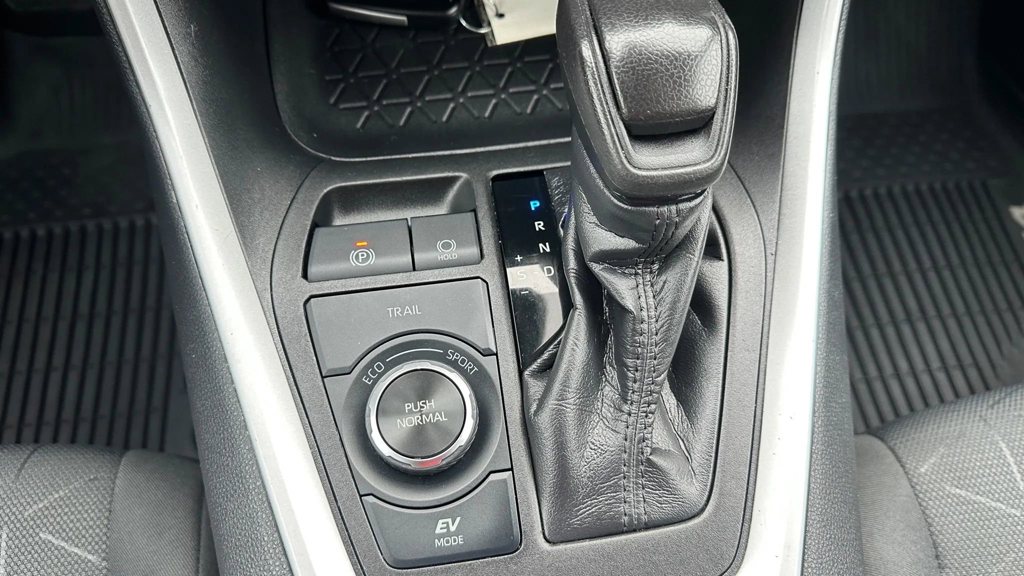 Used 2021 Toyota RAV4 XLE AWD/4WD image 18