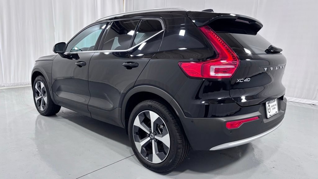 Certified 2025 Volvo XC40 B5 Plus AWD/4WD image 8