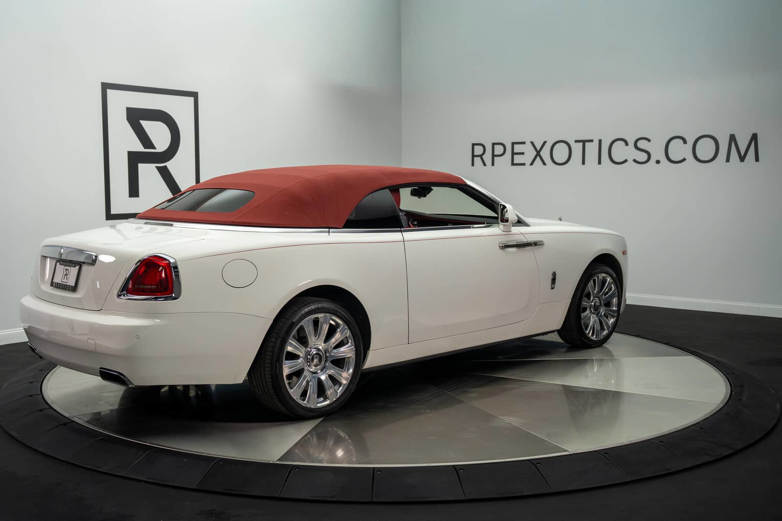 Used 2017 Rolls-Royce Dawn RWD image 8