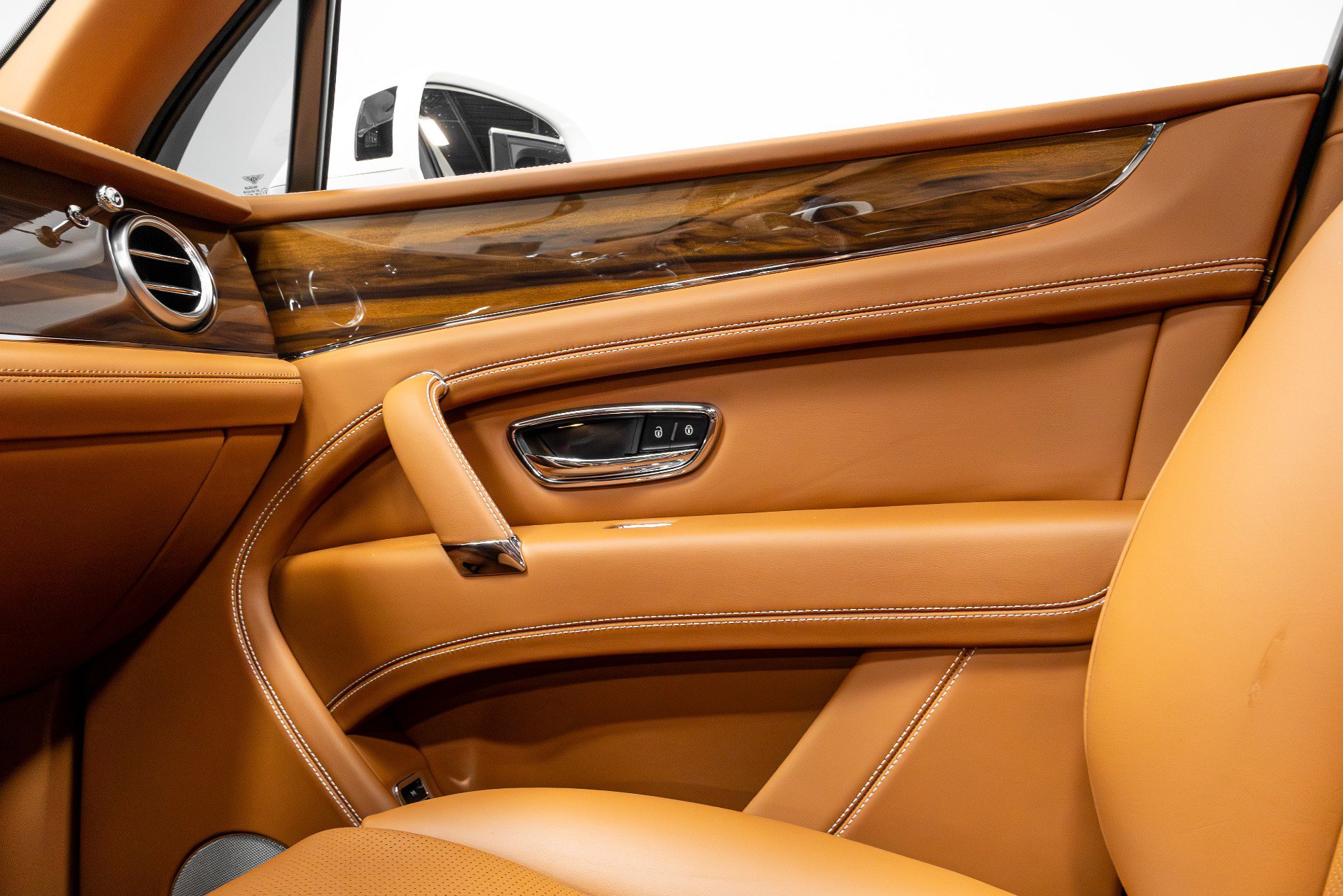 Used 2019 Bentley Bentayga image 12