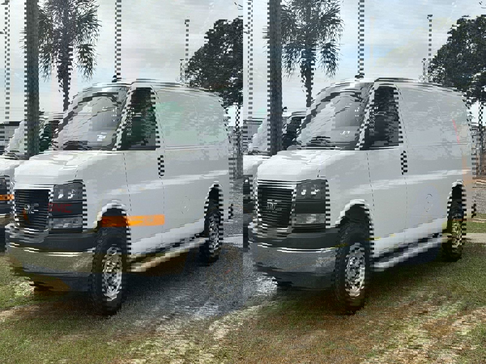 Used 2024 GMC Savana 2500 w/ Driver Convenience Package image 5