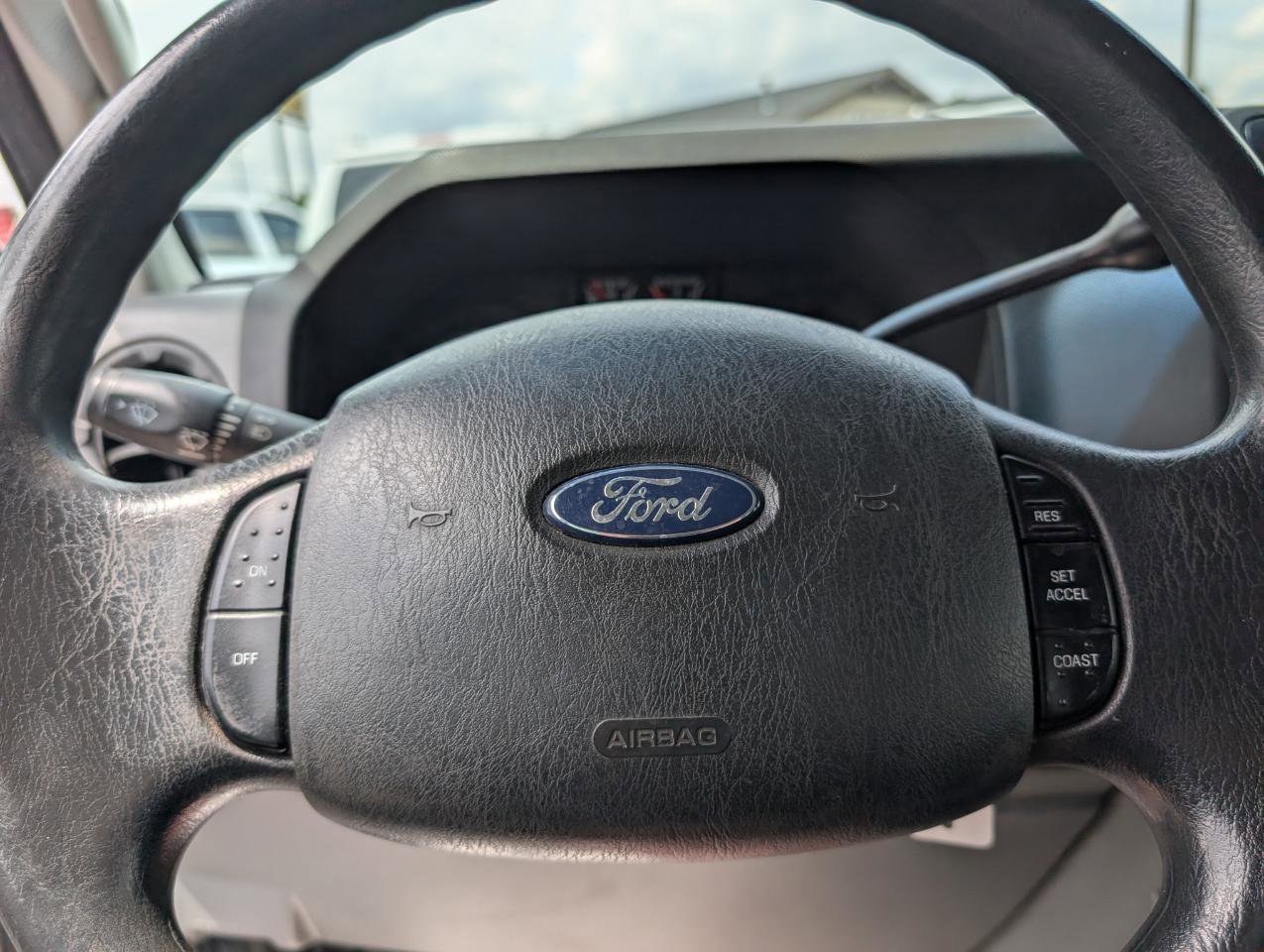 Used 2013 Ford E-350 and Econoline 350 XLT RWD image 3