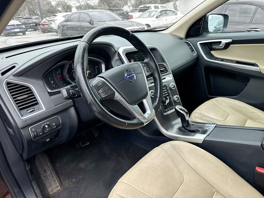 Used 2016 Volvo XC60 T6 w/ Proximity Package image 10