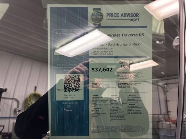 Used 2023 Chevrolet Traverse RS image 29