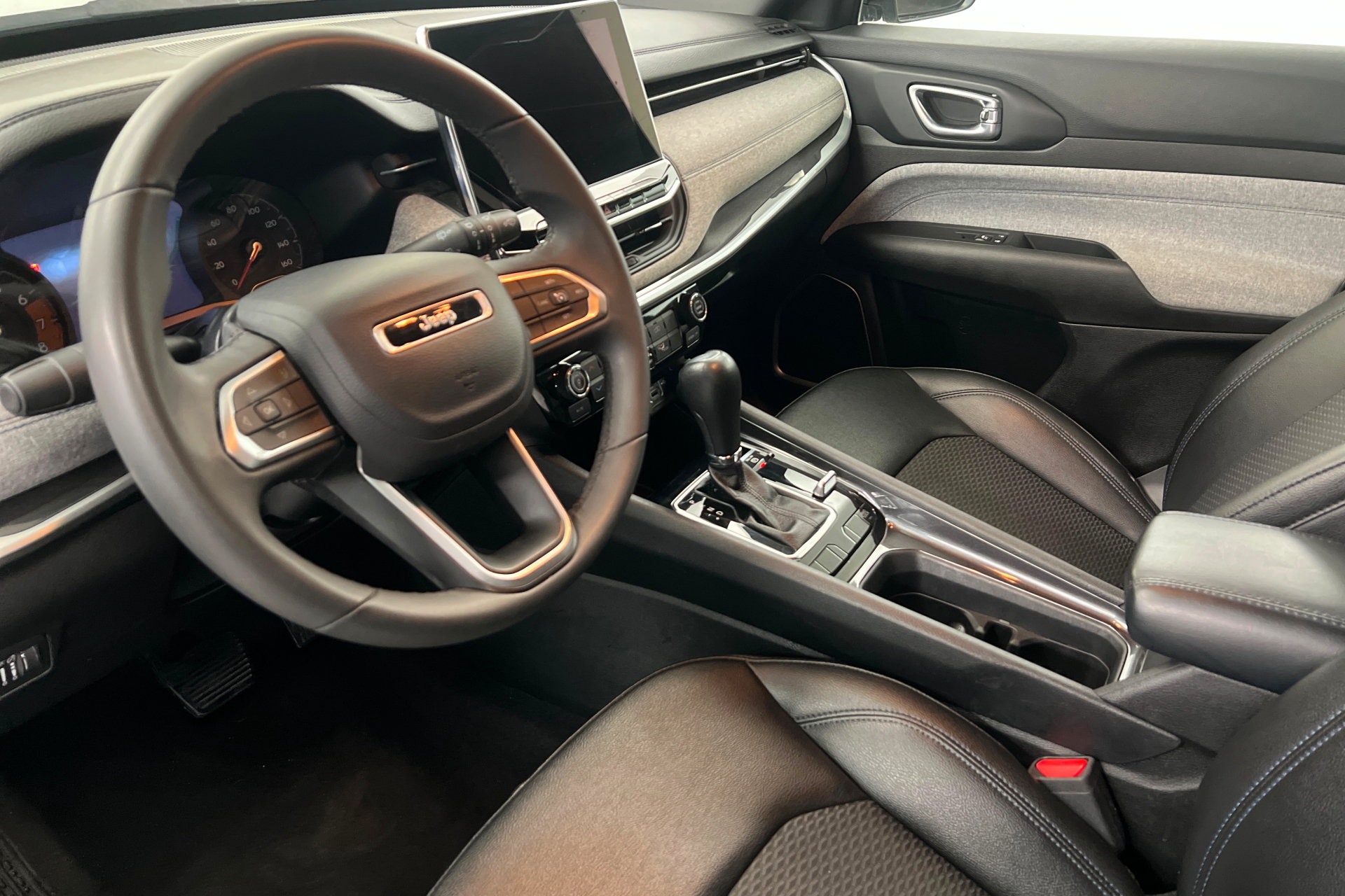 Used 2024 Jeep Compass Latitude AWD/4WD image 15