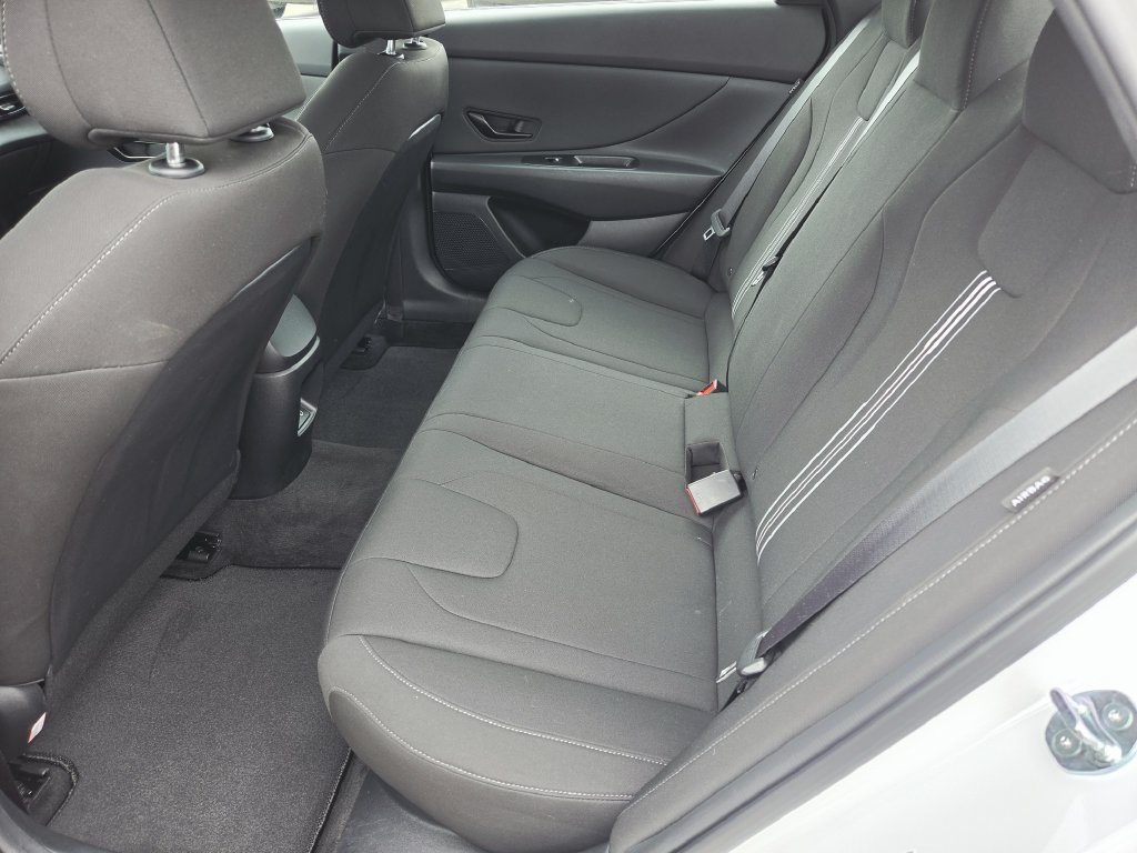 Used 2025 Hyundai Elantra SEL FWD image 30