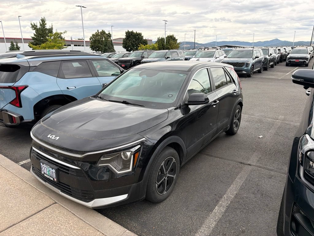 Used 2024 Kia Niro LX FWD image 3