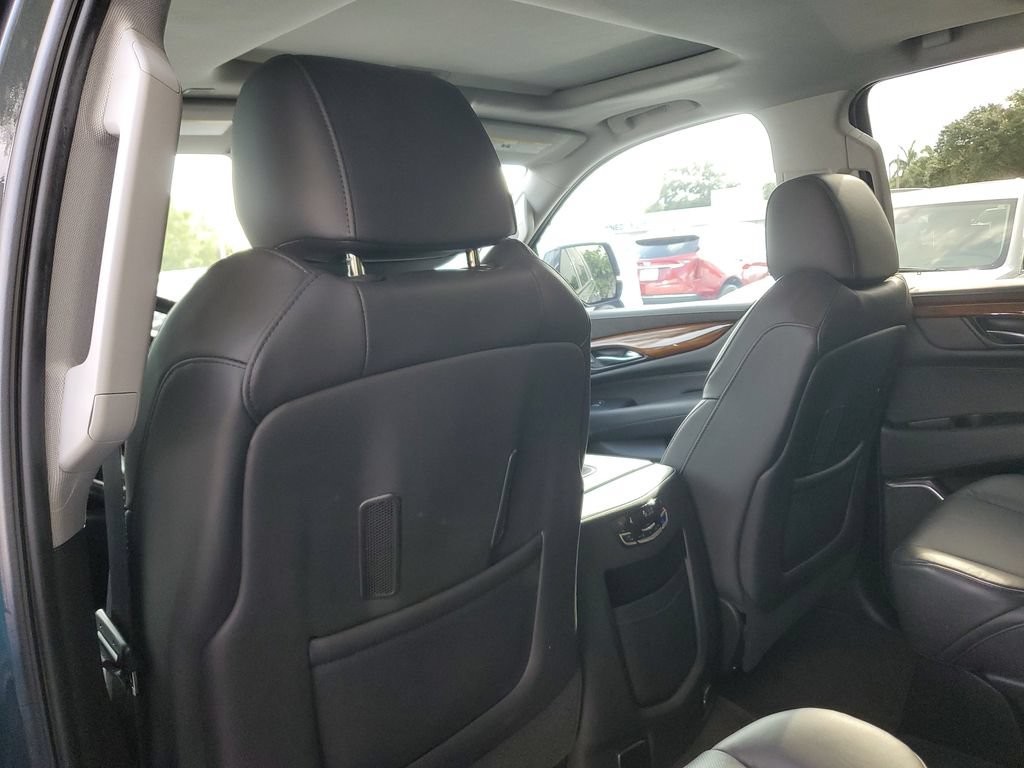 Used 2020 Cadillac Escalade Luxury AWD/4WD image 15