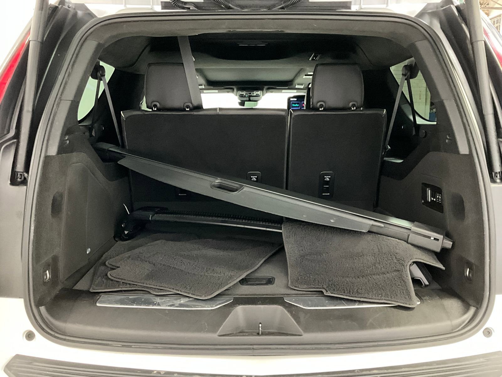 Used 2022 Cadillac Escalade ESV Premium Luxury Platinum w/ Heavy-Duty Trailer Package AWD/4WD image 28